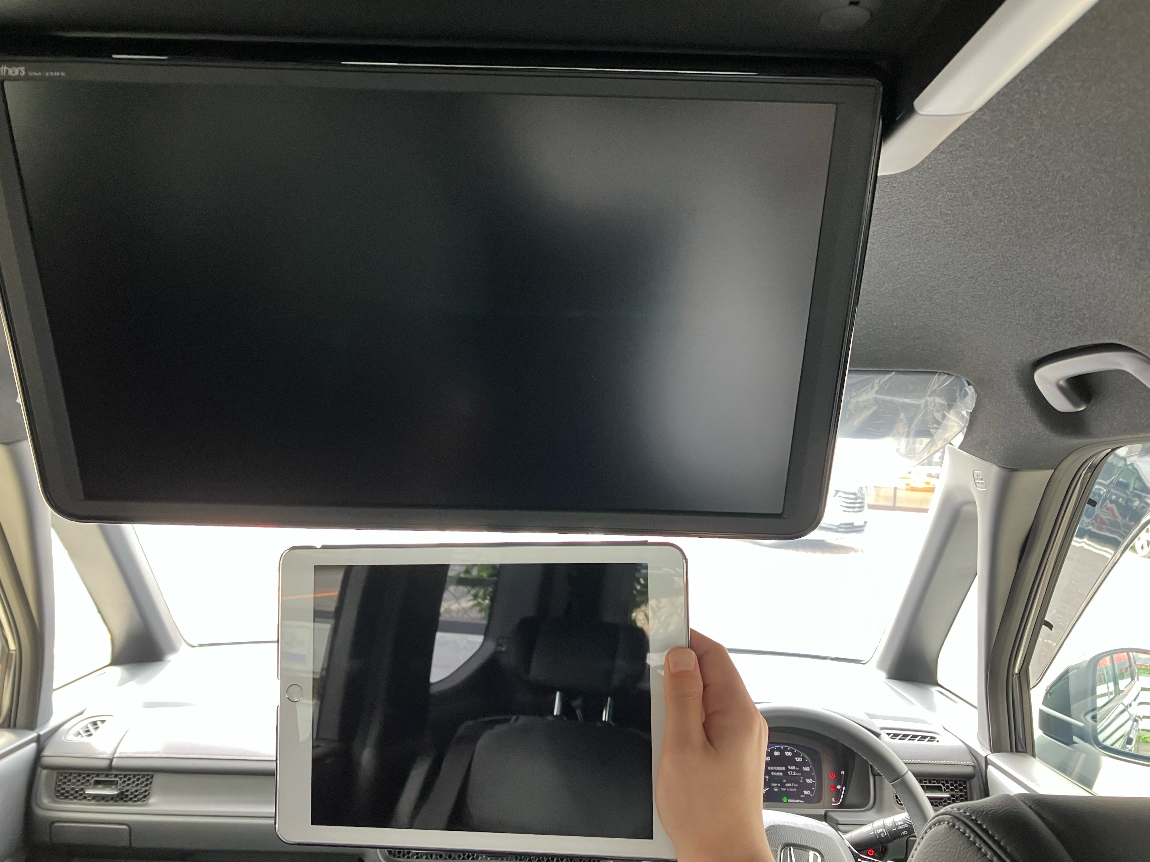 ブログ_04_220614_リアモニター