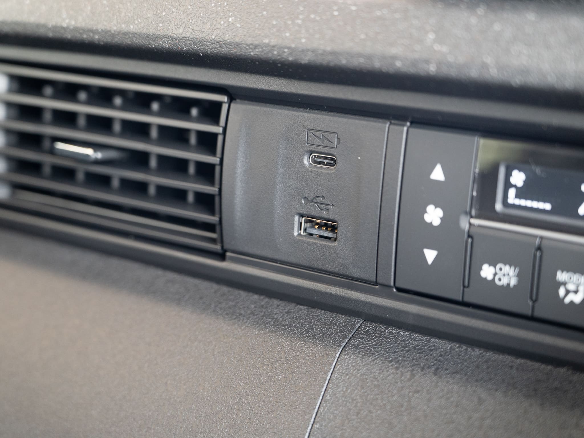 N-BOX　USBジャック